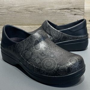 Crocs Felicity Clogs Slip-On Dual Comfort Black Silver Mandala Paisley Womens 11